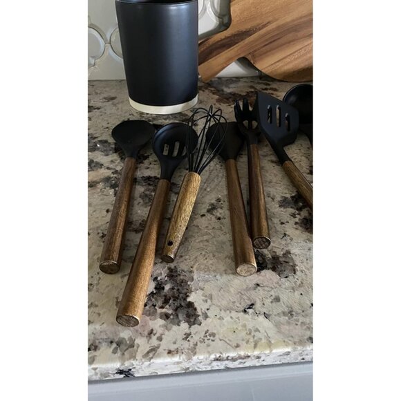 8-Piece Kitchen Set with Natural Acacia Wooden Handles,Food-Grade Silicone - Picture 2 of 16